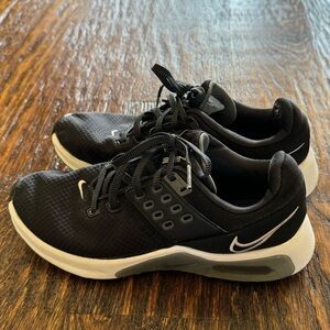 Women’s Nike Airmax tennis shoes - size 6.5